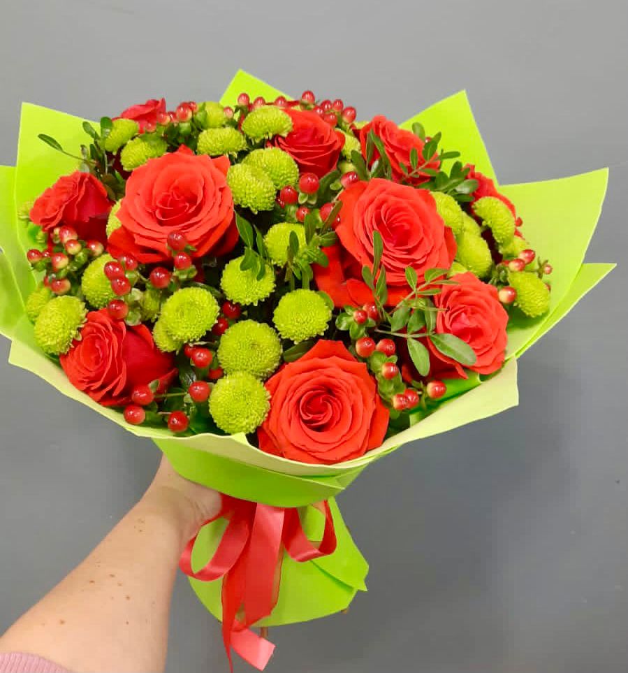 Букет цветов из: Хризантемы и Розы в Редино
