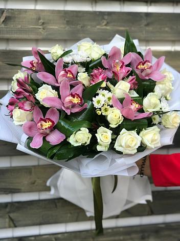 Букет цветов из: Розы и Хризантемы в Редино