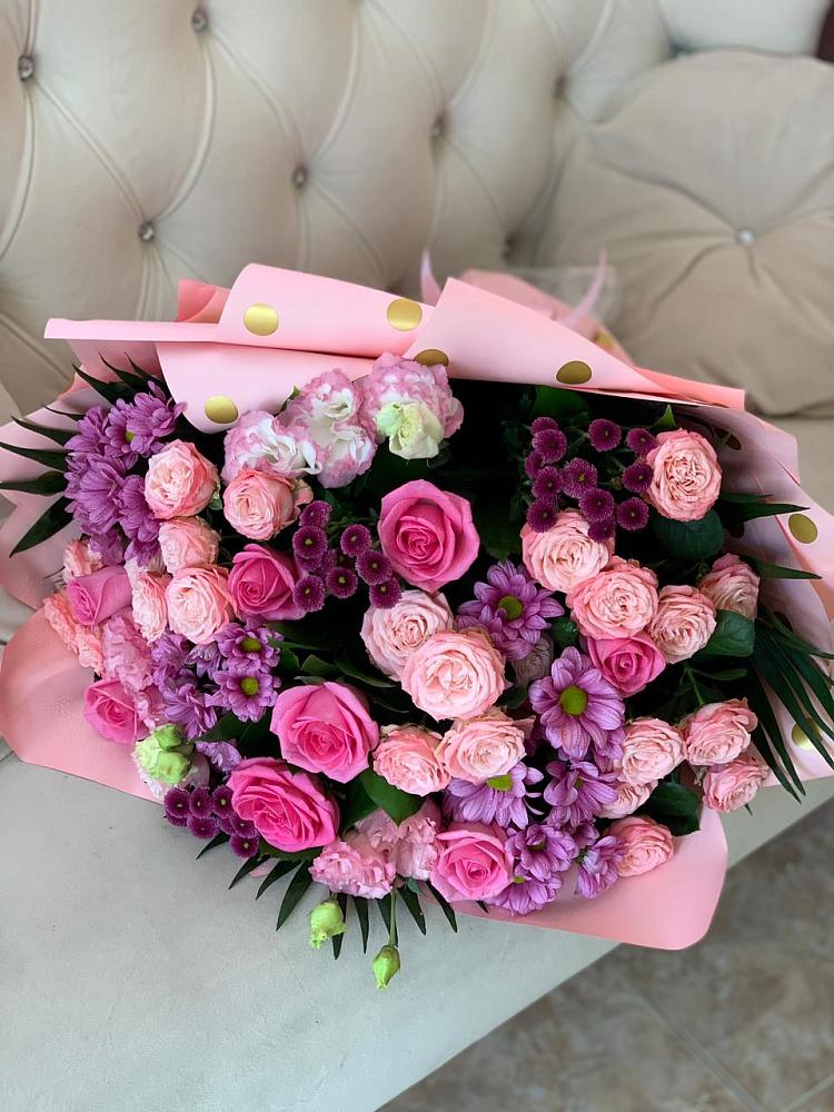 Букет цветов из: Хризантемы, Розы и Лизиантусы в Редино