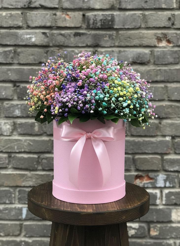 Цветочная композиция из Гипсофила и Розы в шляпной коробке в Редино