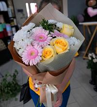 Букет цветов из:  Герберы, Розы и Хризантемы в Редино