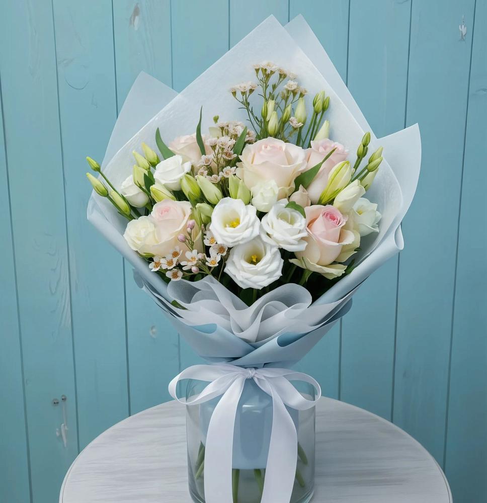 Букет цветов из: Розы и Лизиантусы в Редино