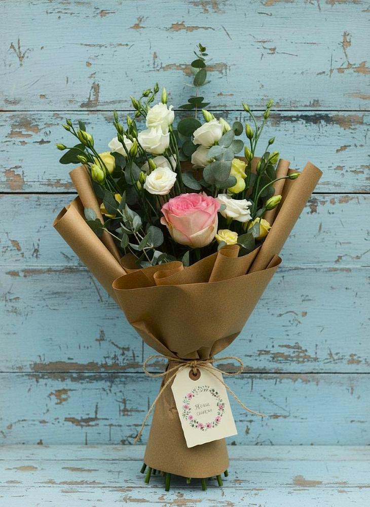 Букет цветов из: Розы и Лизиантусы в Редино