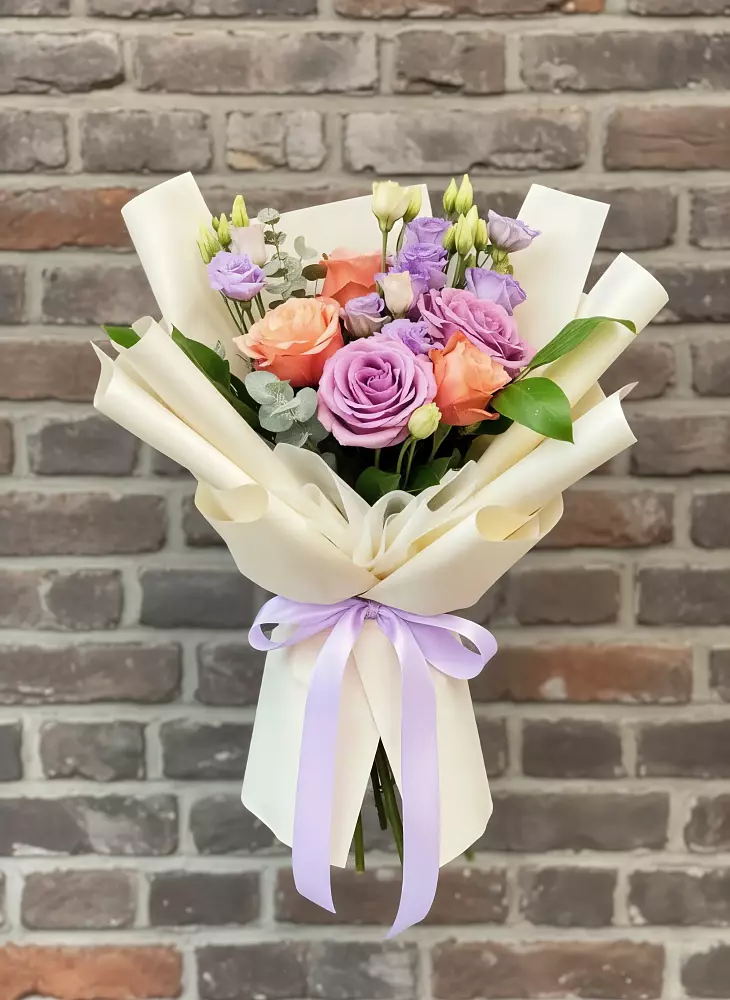 Букет цветов из: Лизиантусы и Розы в Редино