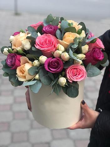 Цветочная композиция из Розы в шляпной коробке в Редино