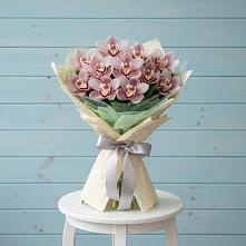 Букет цветов из:  Орхидеи и Розы в Редино