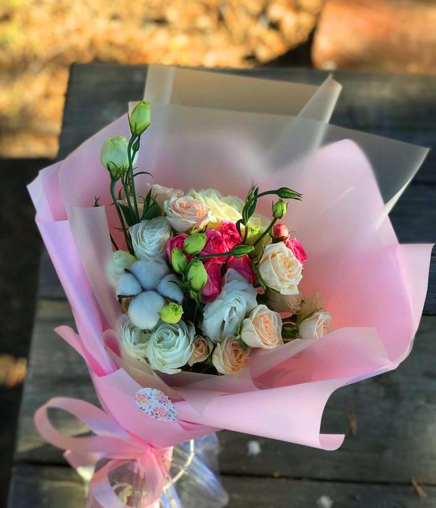 Букет цветов из: Розы и Лизиантусы в Редино