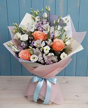 Букет цветов из:  Лизиантусы, Розы, Альстромерии и Гипсофила в Редино