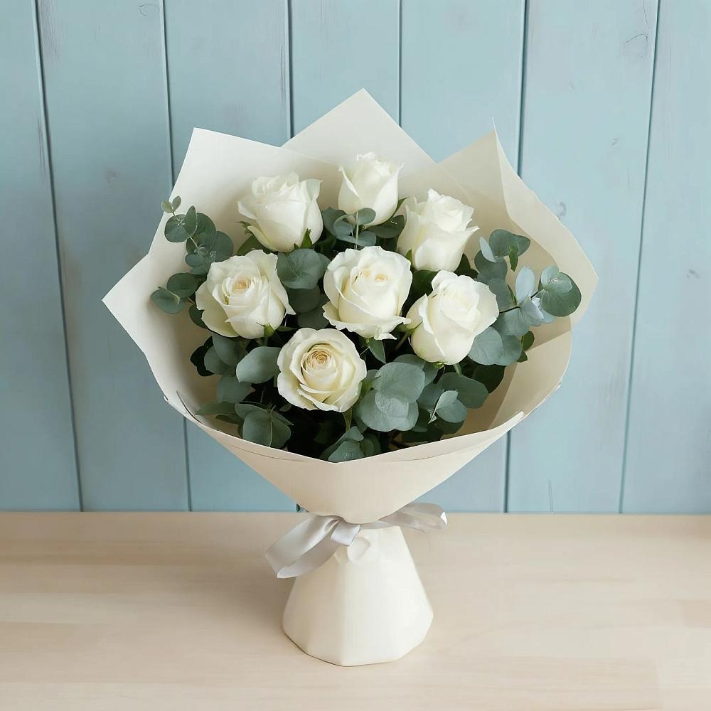Букет Белые розы в Эвкалипте в Редино