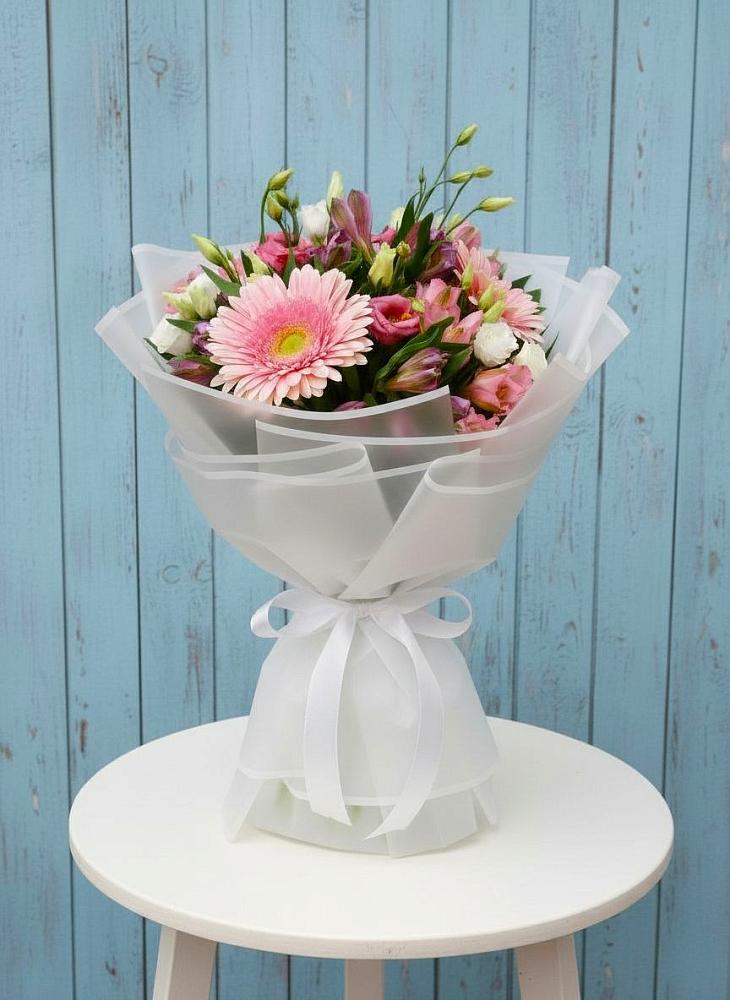 Букет цветов из: Герберы, Альстромерии и Лизиантусы в Редино