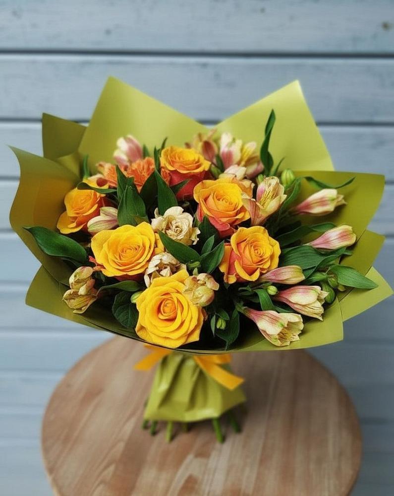 Букет цветов из: Альстромерии и Розы в Редино