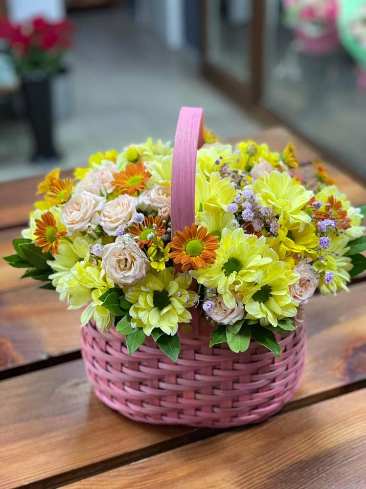 Цветочная композиция из Хризантемы и Розы в корзине в Редино