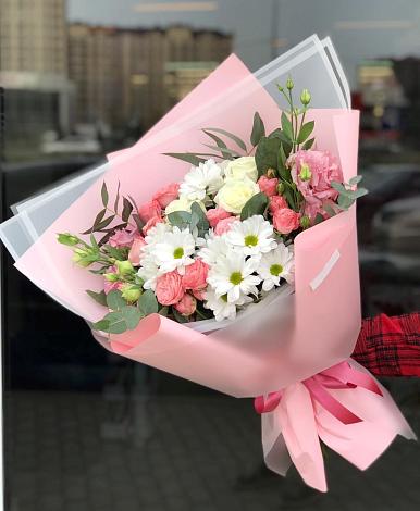 Букет цветов из: Розы, Лизиантусы и Хризантемы в Редино