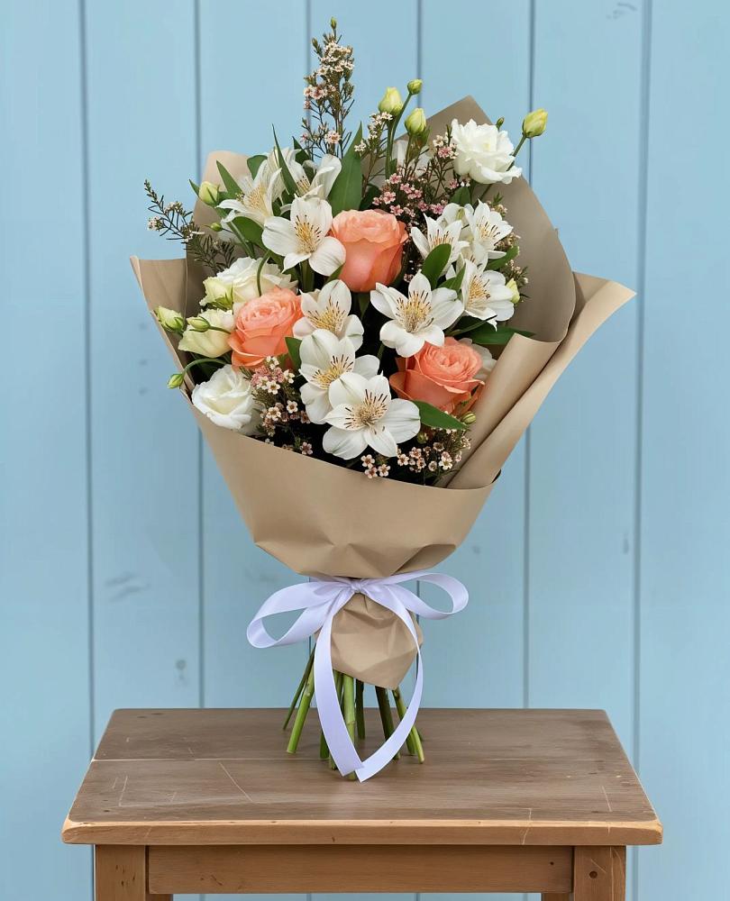 Букет цветов из: Альстромерии, Лизиантусы, Розы и Хризантемы в Редино