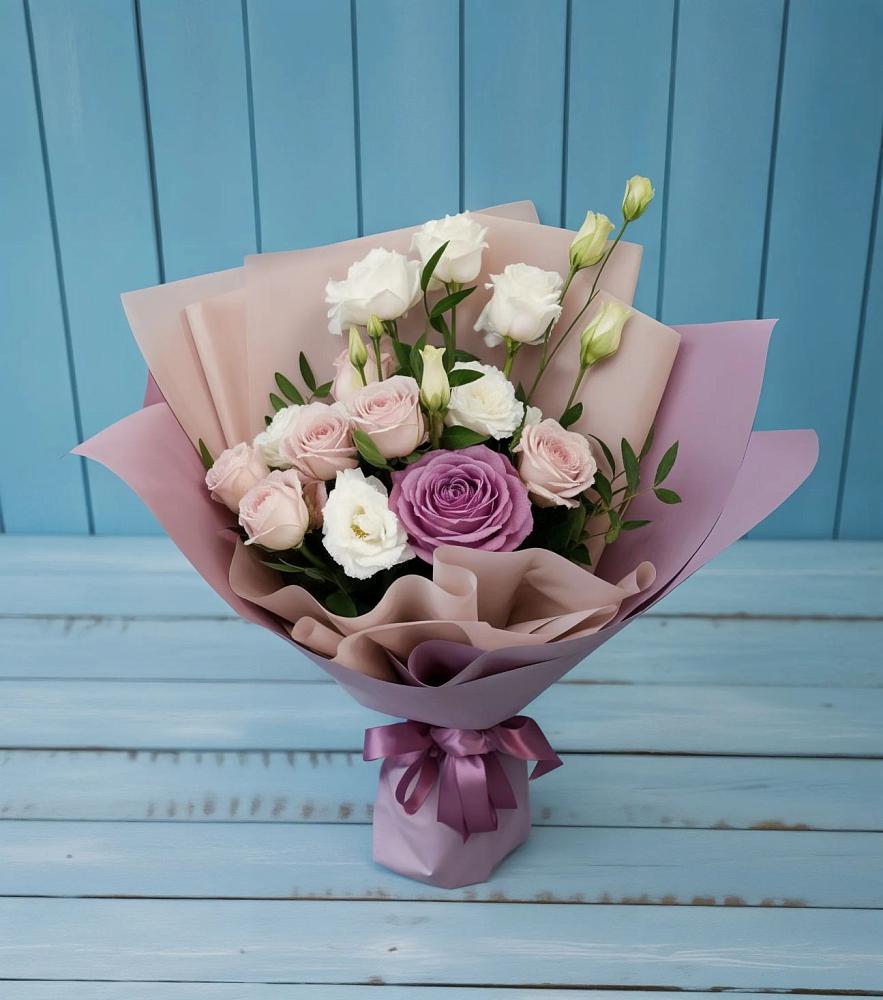 Букет цветов из: Розы и Лизиантусы в Редино